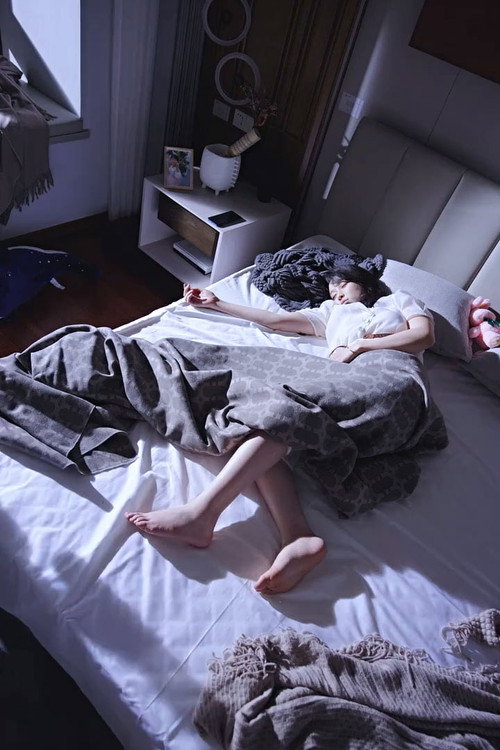 世上无人再似她电影海报