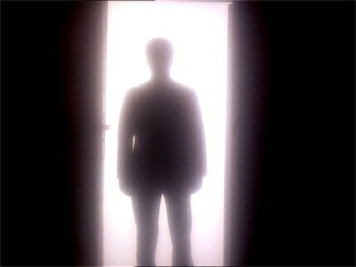 Escena del episodio 1 de la temporada 8 de la serie Magnum