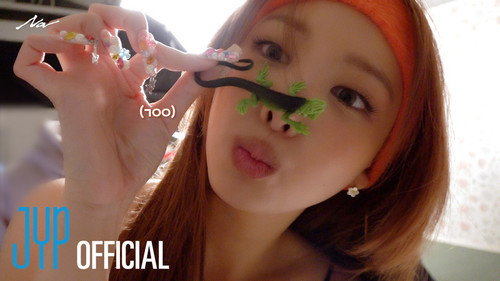 NAYEON “NA” Jacket Shooting Behind still