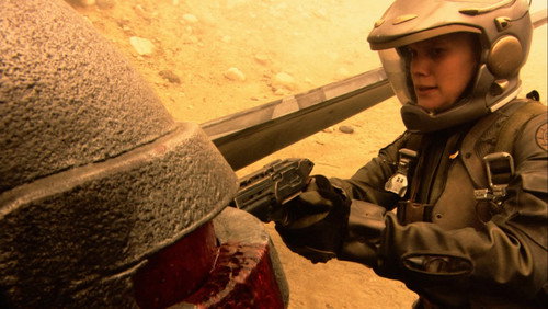 Battlestar Galactica S01E05 — You Can't Go Home Again episode still