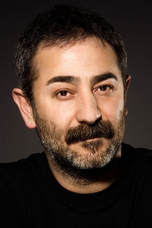 Kép: Ayberk Pekcan színész profilképe