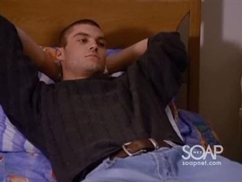 Escena del episodio 7 de la temporada 8 de la serie Beverly Hills, 90210