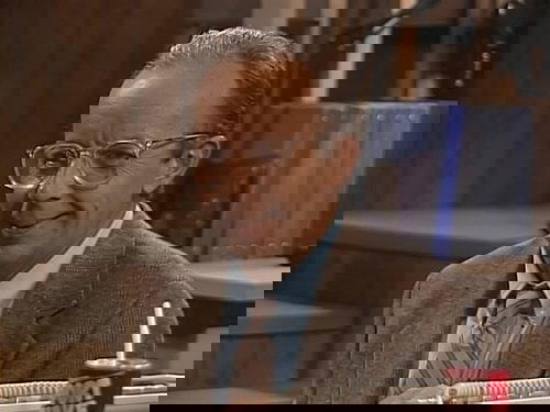 Escena del episodio 4 de la temporada 4 de la serie ALF