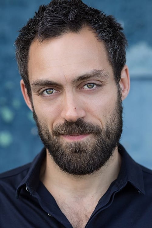 Kép: Alex Hassell színész profilképe