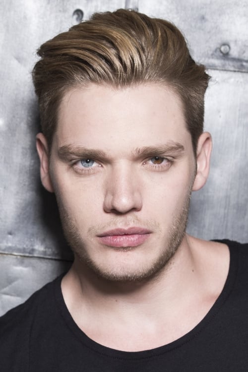 Kép: Dominic Sherwood színész profilképe