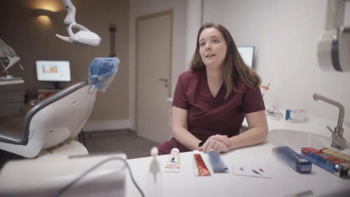 Des dents blanches... au rire jaune !