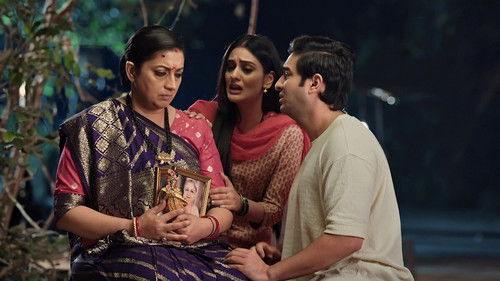 Angad, Vrinda Stand by Tulsi