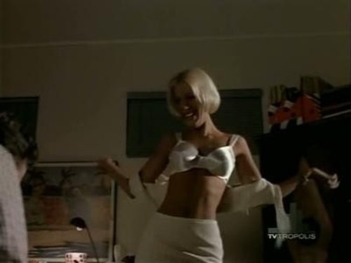 Escena del episodio 2 de la temporada 6 de la serie Beverly Hills, 90210