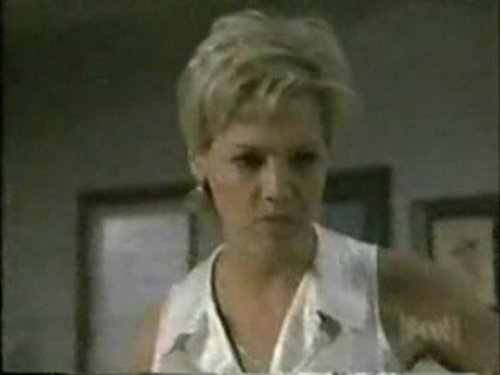 Escena del episodio 20 de la temporada 0 de la serie Beverly Hills, 90210