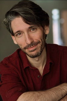 Leighton Samuels interpretando a Jake