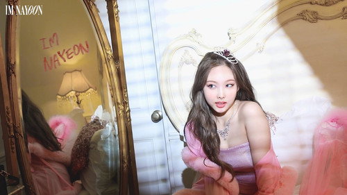 NAYEON “IM NAYEON” Jacket Shooting Behind the Scenes still