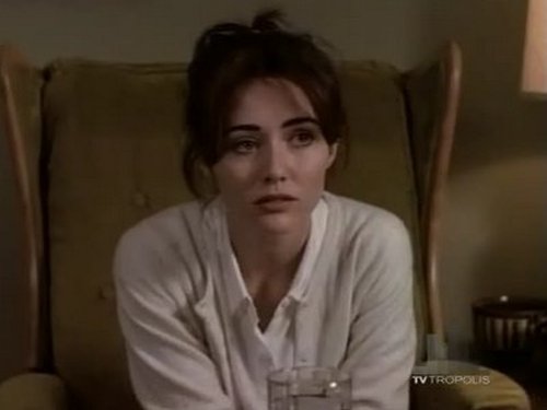 Escena del episodio 25 de la temporada 4 de la serie Beverly Hills, 90210
