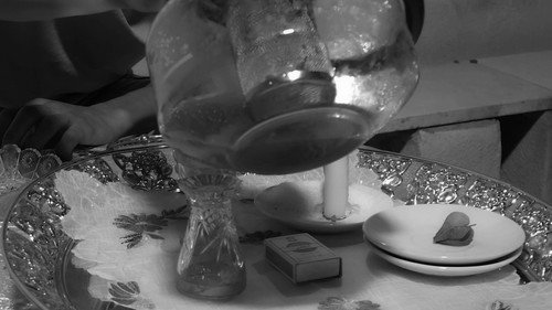 between tea and the ashtray Bild 4