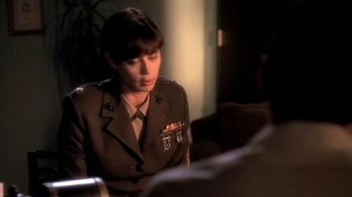 Escena del episodio 10 de la temporada 10 de la serie J.A.G.: Alerta roja