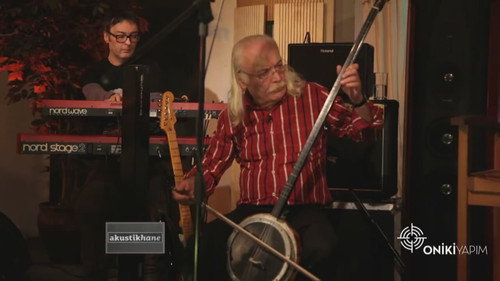 Mogollar Live On Akustikhane Backdrop Blur