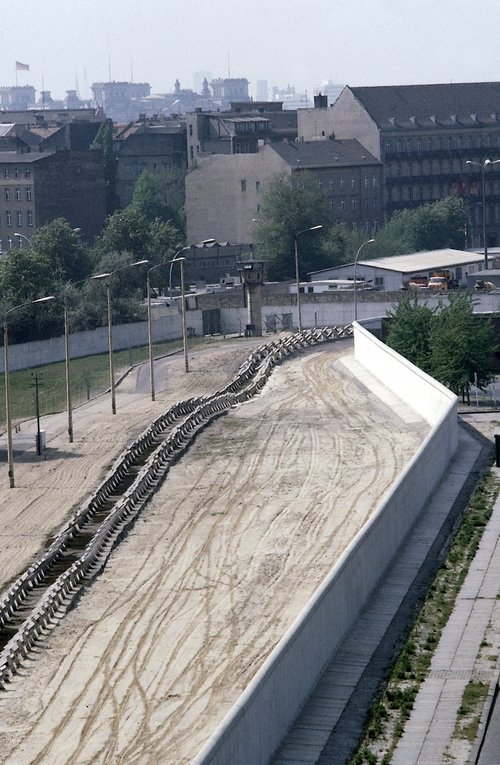 Bernauer Straße 1-50 oder Als uns die Haustür zugenagelt wurde 1981