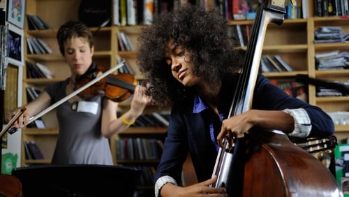 Poster della serie NPR Tiny Desk Concerts