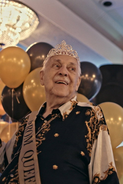 Póster oficial de Senior Prom (2021) - Documentary