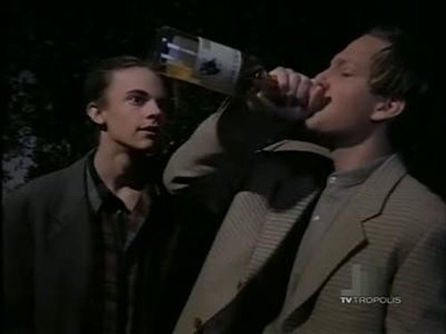Escena del episodio 25 de la temporada 6 de la serie Beverly Hills, 90210