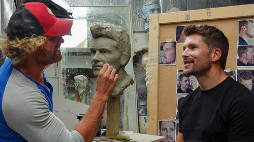 Extraordinary Portraits S05E01 backdrop