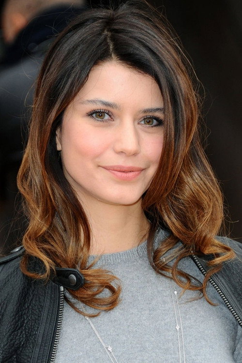 Kép: Beren Saat színész profilképe