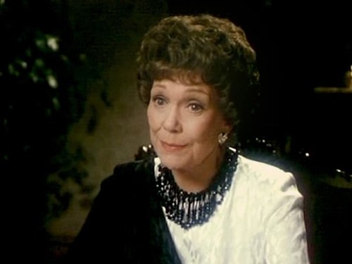 Escena del episodio 7 de la temporada 4 de la serie Falcon Crest