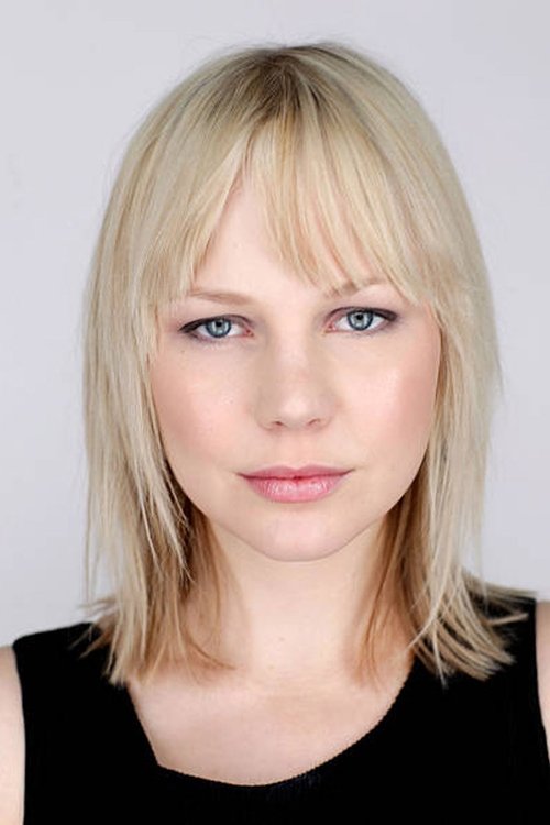 Kép: Adelaide Clemens színész profilképe