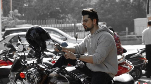 Private investigator, Krish Dixit
