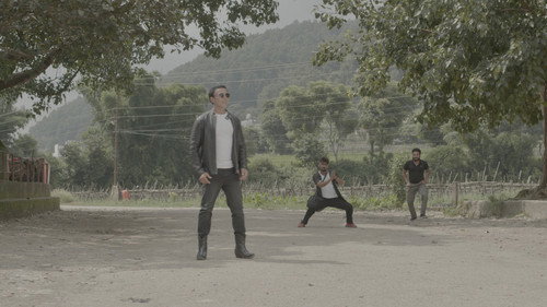 Lau Kumude Hidyo Hero Banna - Still