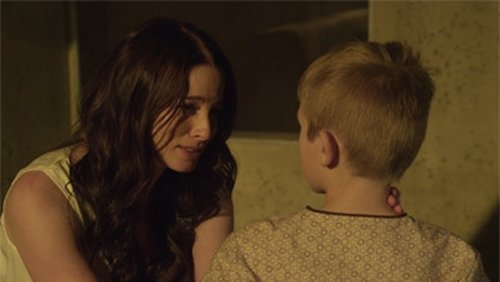 Escena del episodio 2 de la temporada 0 de la serie Continuum