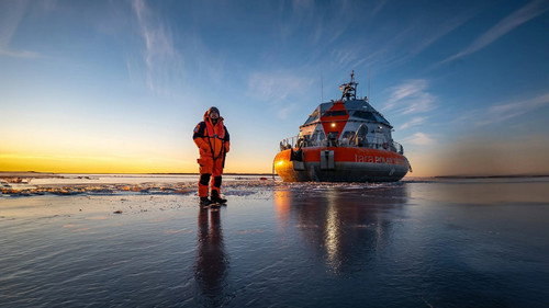 Tara Polar Station : mission au coeur de l'Arctique Backdrop Blur
