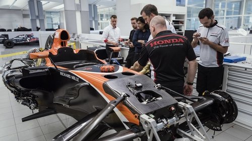 Escena del episodio 2 de la temporada 1 de la serie Grand Prix Driver
