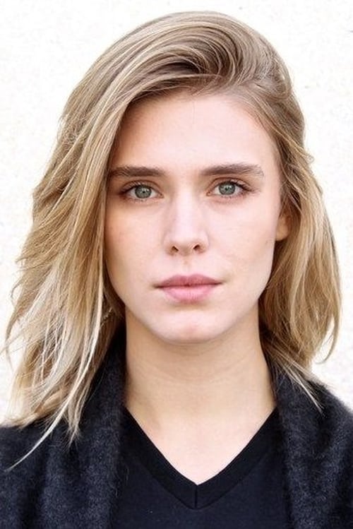 Gaia Weiss isLisa