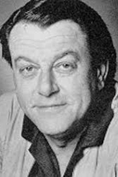 Foto de Peter Adams interpretando a John Parnell en La mujer del látigo
