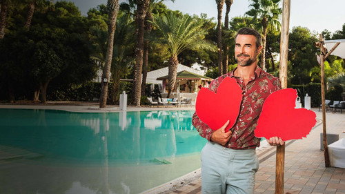 Primo Appuntamento Hotel - Season 1 Backdrop Blur