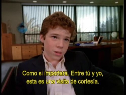 Escena del episodio 27 de la temporada 5 de la serie Beverly Hills, 90210