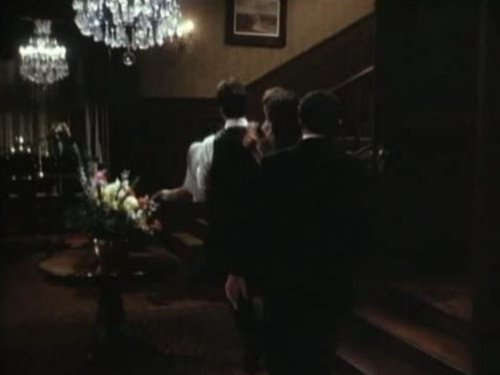 Escena del episodio 27 de la temporada 3 de la serie Falcon Crest