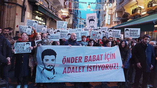 Önder, Tarihin Irmağında Backdrop Blur