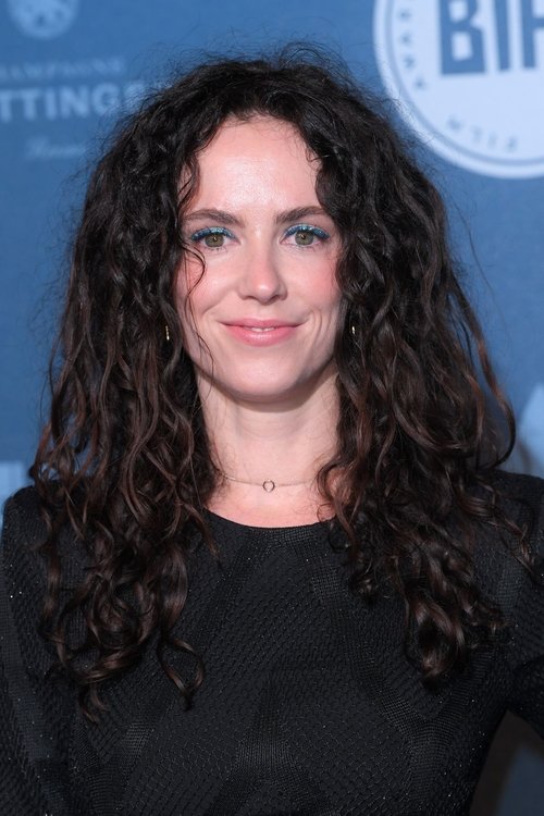 Kép: Amy Manson színész profilképe