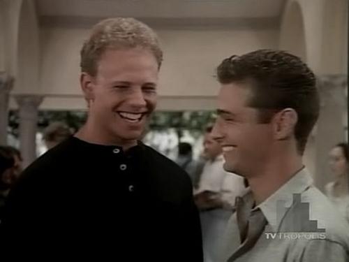 Escena del episodio 5 de la temporada 4 de la serie Beverly Hills, 90210