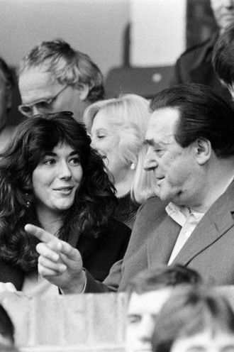 Escena 3 de House of Maxwell