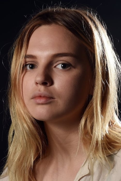 Kép: Odessa Young színész profilképe