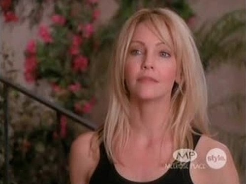 Escena del episodio 3 de la temporada 7 de la serie Melrose Place
