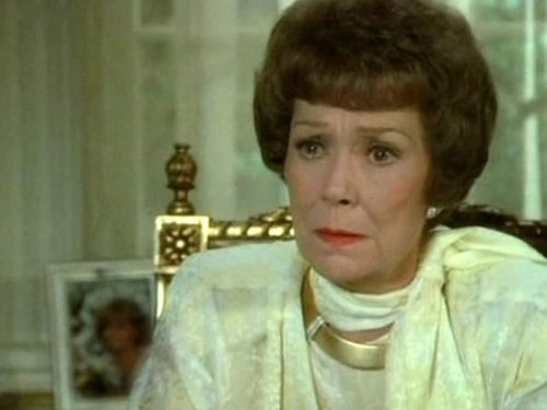 Escena del episodio 28 de la temporada 6 de la serie Falcon Crest