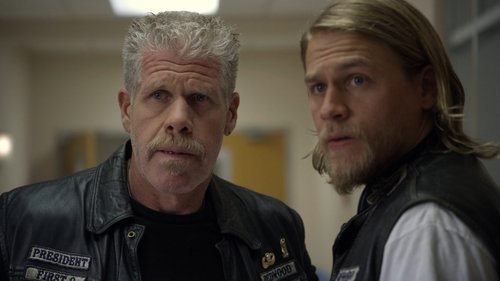 Escena del episodio 5 de la temporada 3 de la serie Hijos de la anarquía
