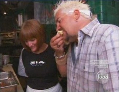 Escena del episodio 8 de la temporada 6 de la serie Diners, Drive-Ins and Dives