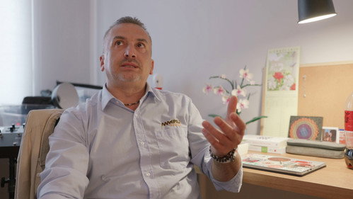 Mauro Fiorentino: The Interview Backdrop Blur