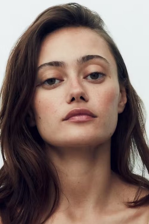 Kép: Ella Purnell színész profilképe