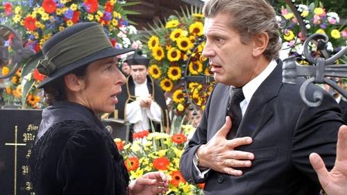 Escena del episodio 6 de la temporada 1 de la serie Vier Frauen und ein Todesfall