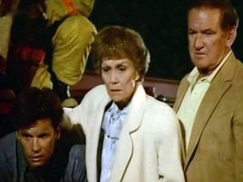Escena del episodio 3 de la temporada 8 de la serie Falcon Crest